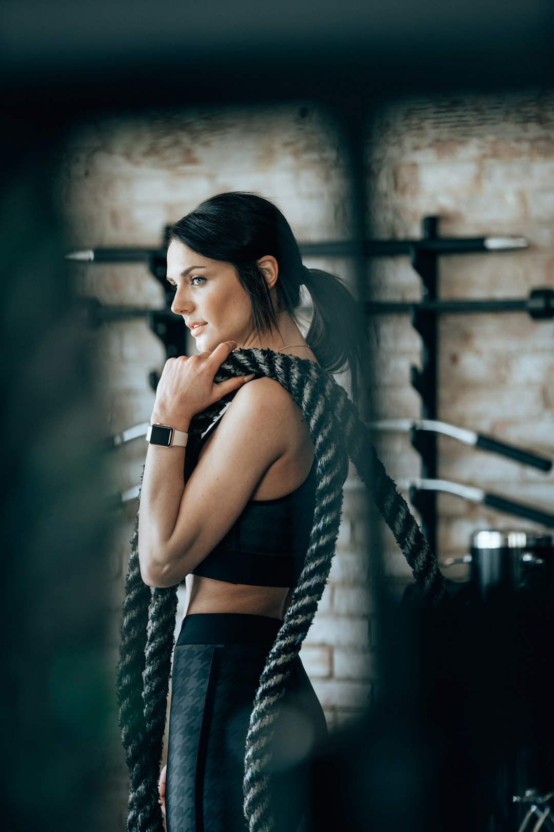 woman-holding-black-rope-0shts8ipy28